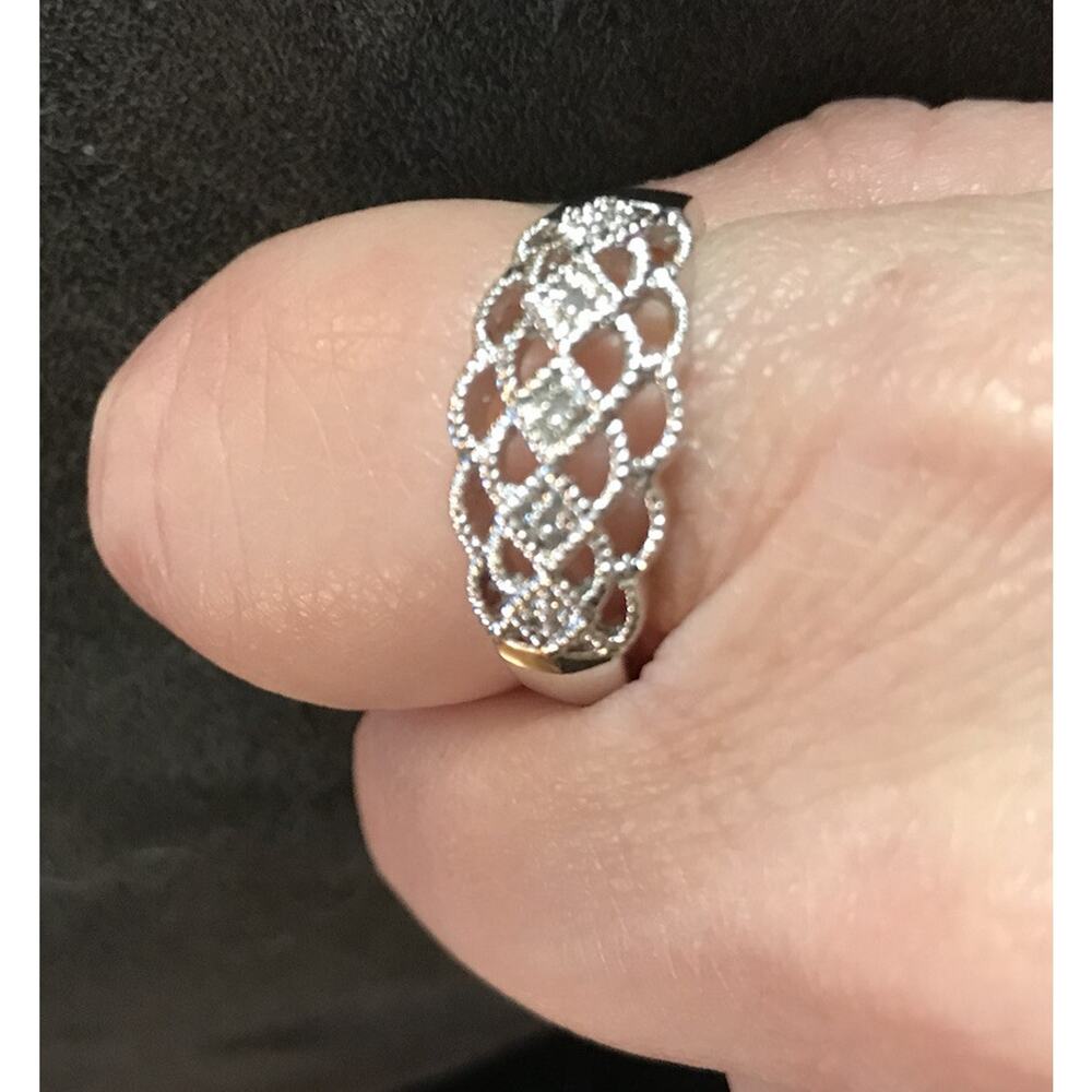 DESIGNER STYLE REAL DIAMONDS BASKET WEAVE SILVER TONE BAND RING SZ 8 VINTAGE